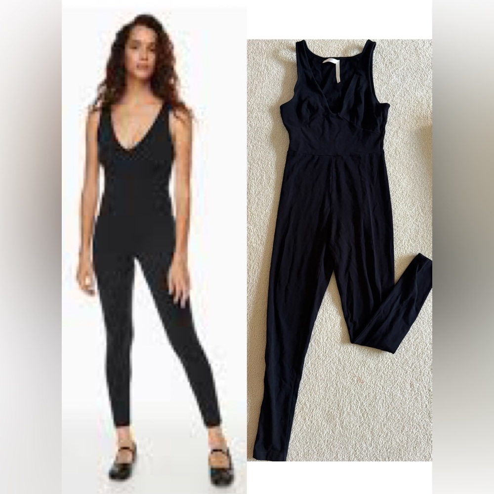 Aritzia babaton v-neck bodysuit size M